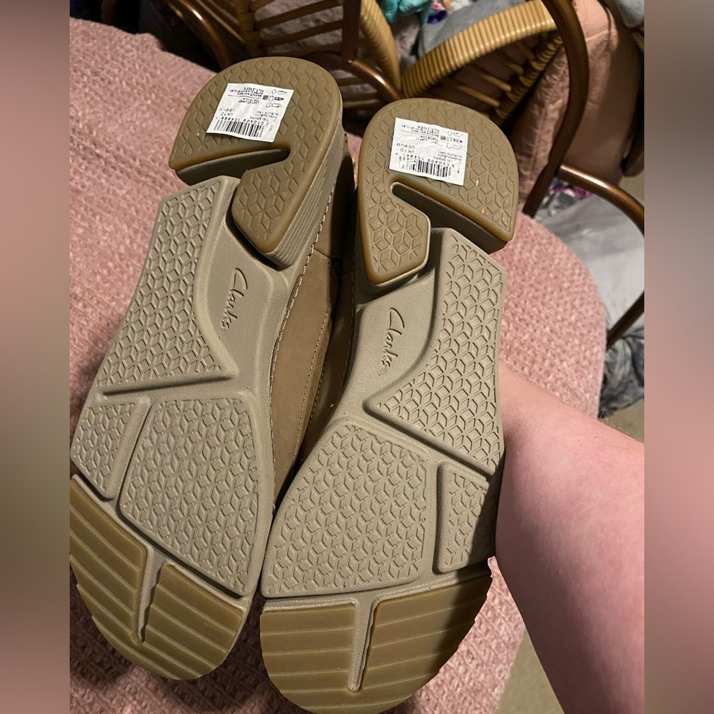 Clarks Olive Green Women’s Sneakers - Picture 5 of 10